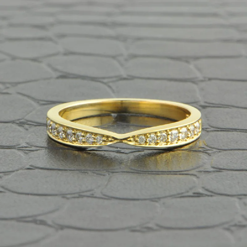 Pinched Diamond Wedding Band in Yellow Gold