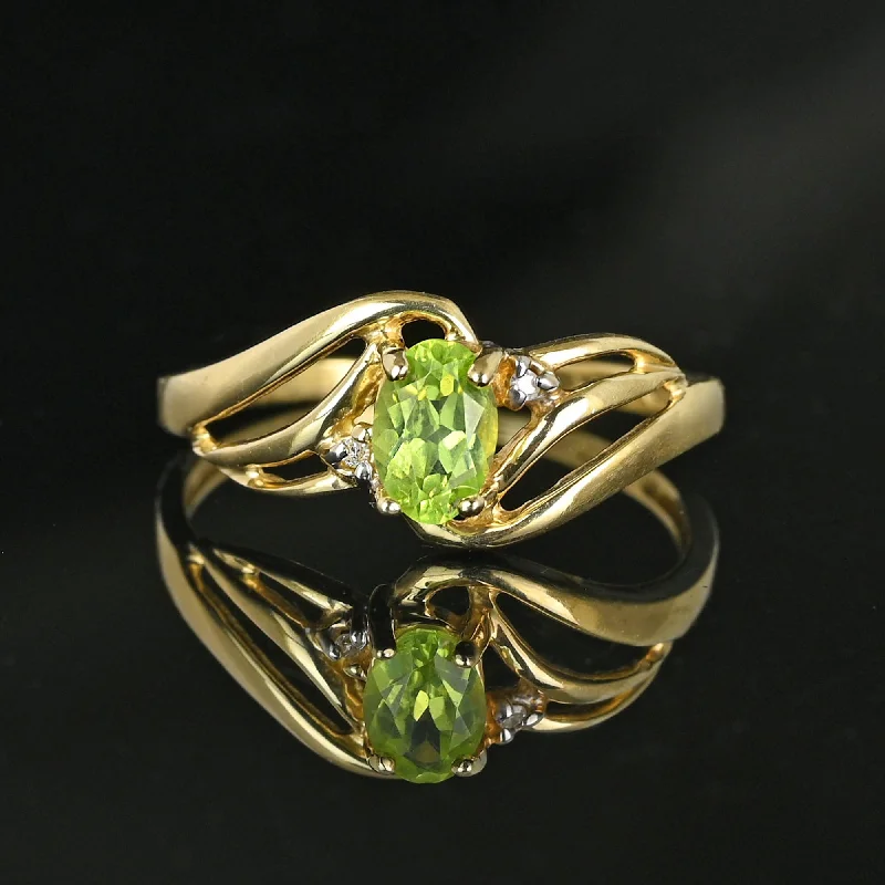 Vintage 10K Gold Bypass Diamond Peridot Ring