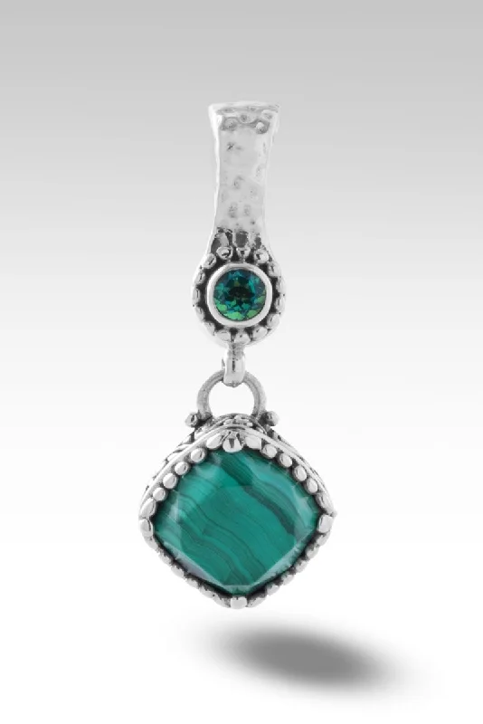 Walk in Wisdom Pendant™ in Malachite